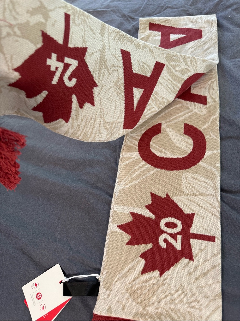lululemon athletica Team Canada 2024 Cream and Red Fringe Knit Scarf - Picture 4 of 5